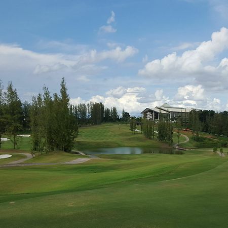 Austin Heights Golf & Hotel Resort Johor Bahru Extérieur photo