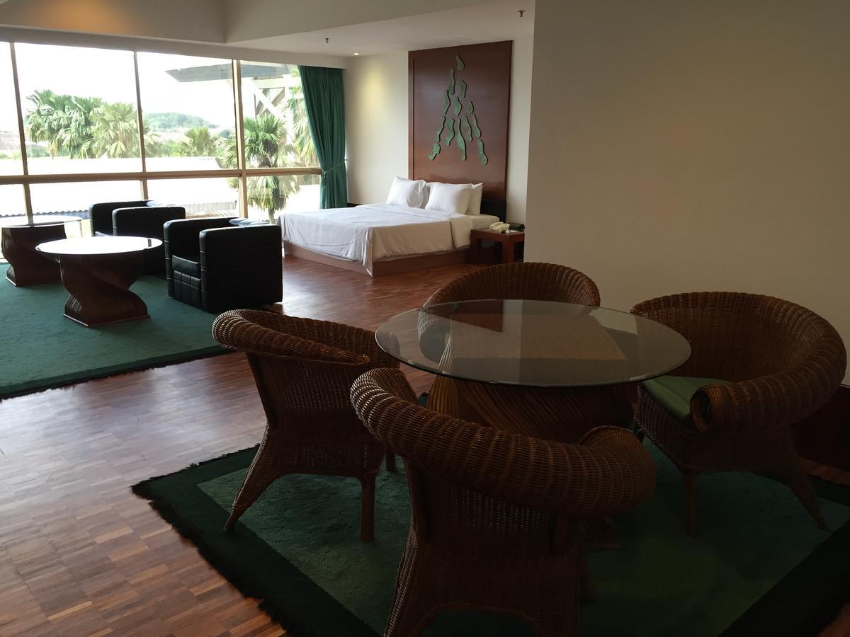 Austin Heights Golf & Hotel Resort Johor Bahru Extérieur photo