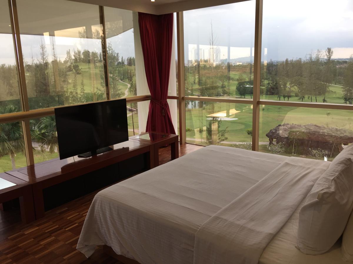 Austin Heights Golf & Hotel Resort Johor Bahru Extérieur photo