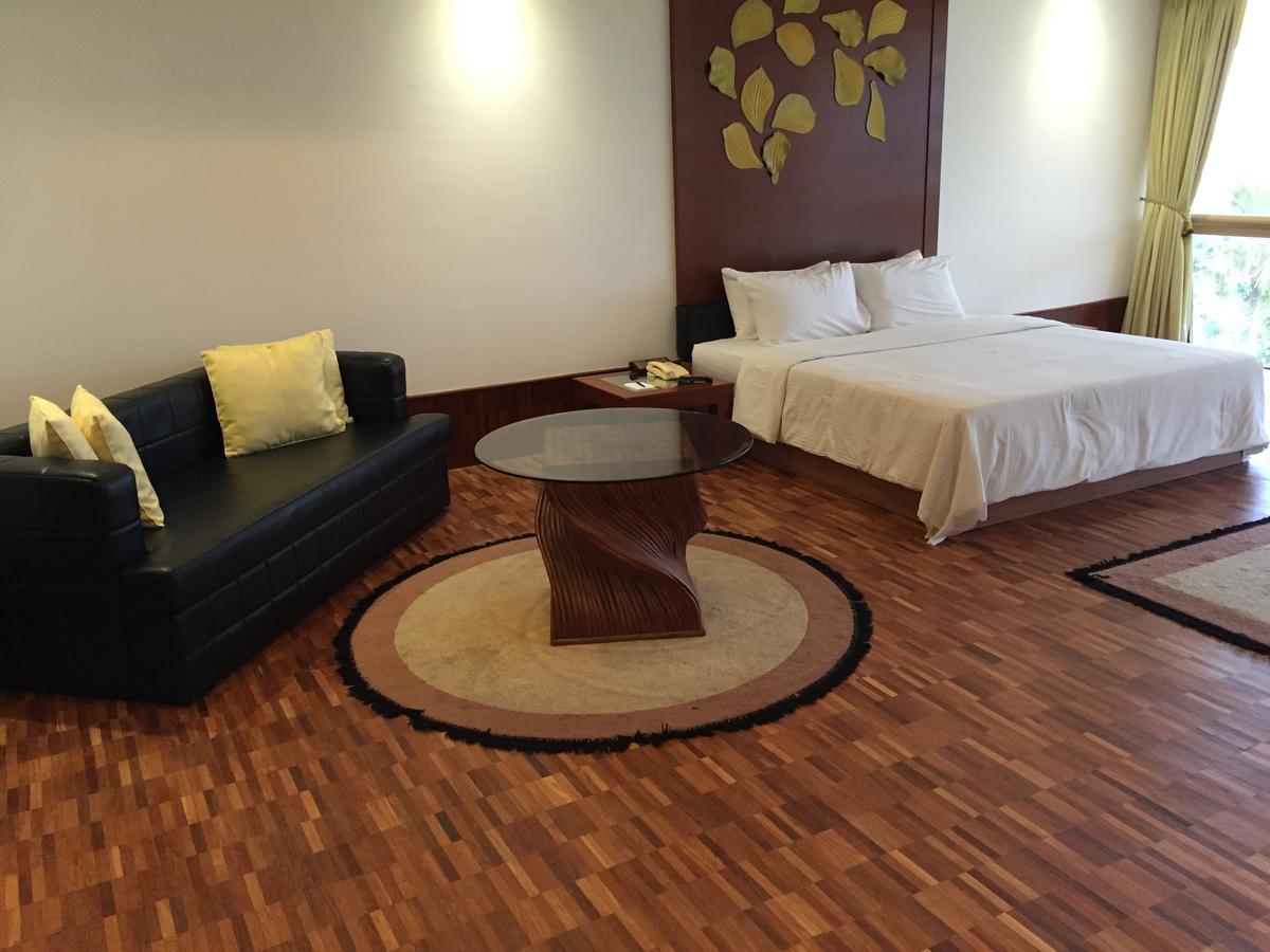 Austin Heights Golf & Hotel Resort Johor Bahru Extérieur photo