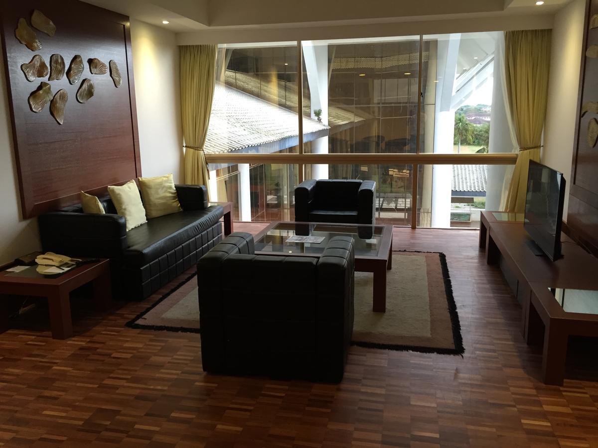 Austin Heights Golf & Hotel Resort Johor Bahru Extérieur photo