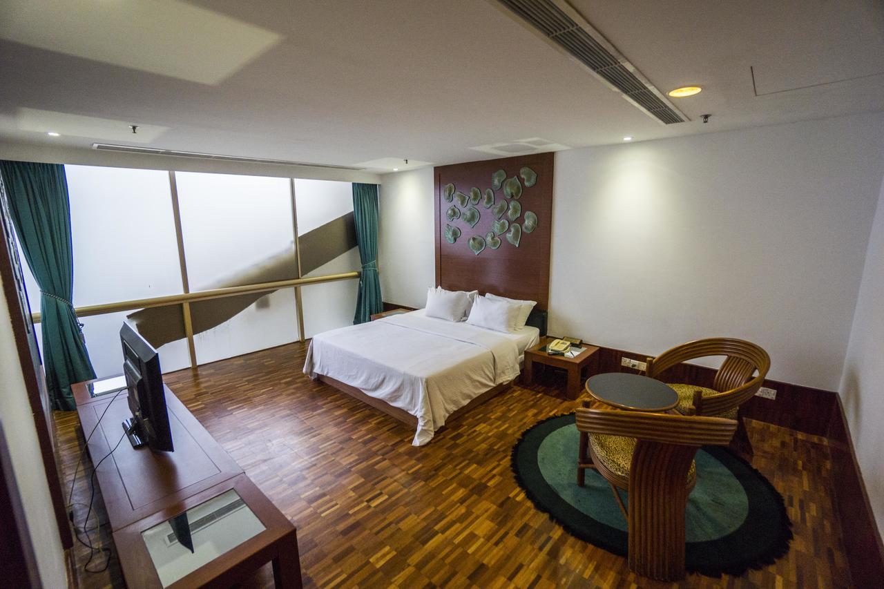 Austin Heights Golf & Hotel Resort Johor Bahru Extérieur photo