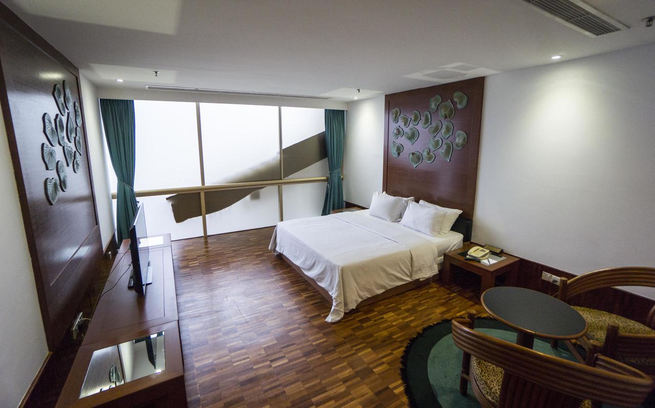 Austin Heights Golf & Hotel Resort Johor Bahru Extérieur photo