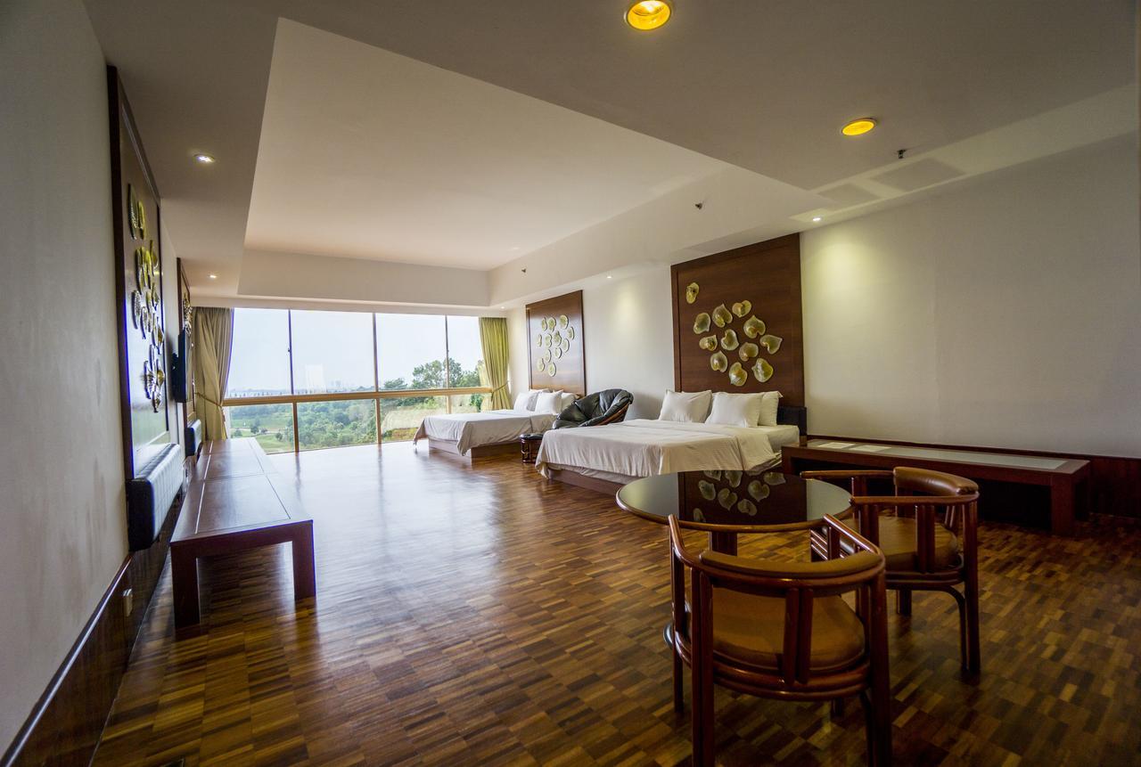 Austin Heights Golf & Hotel Resort Johor Bahru Extérieur photo